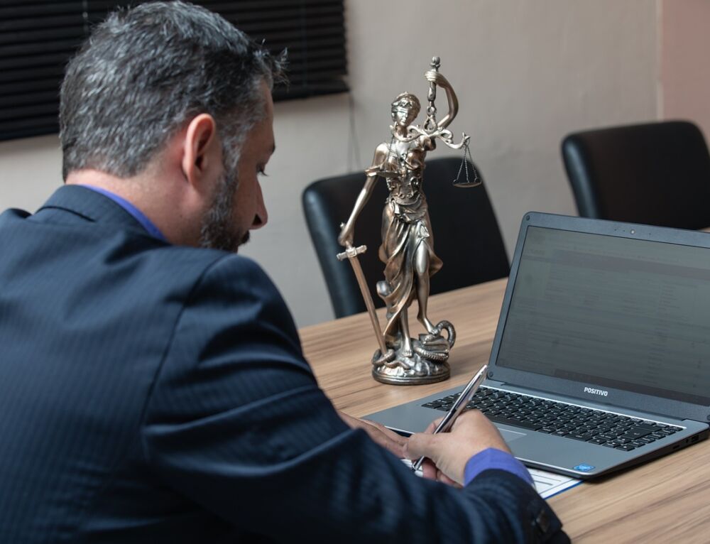 Alles over Cor van Hout – Biografie | Juristenblog.nl